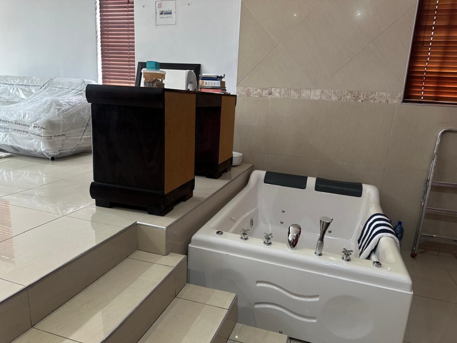 9 Bedroom Property for Sale in Safari Gardens North West